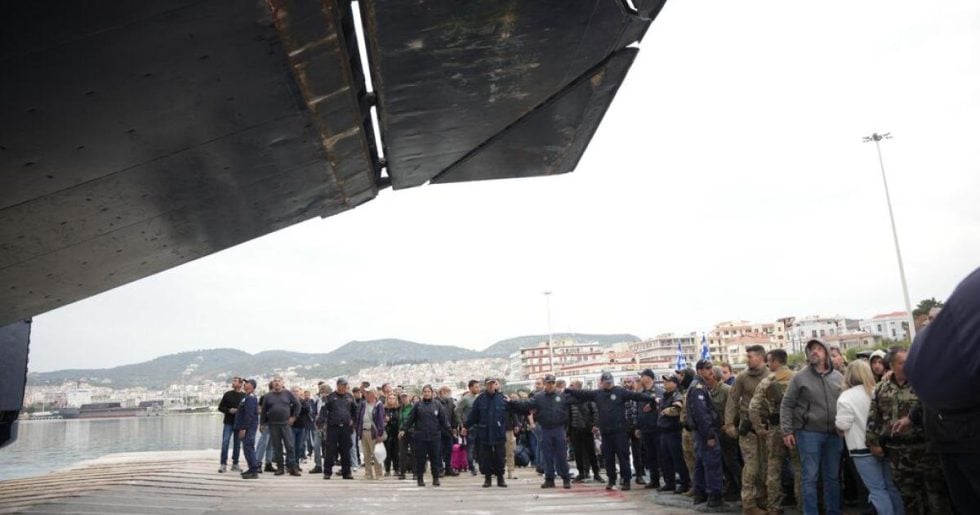 Η απελπισία στη Λέσβο έκλεισε και το λιμάνι